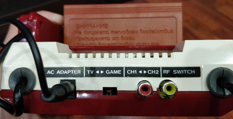 Задняя стенка Famicom с расточенным отверстием